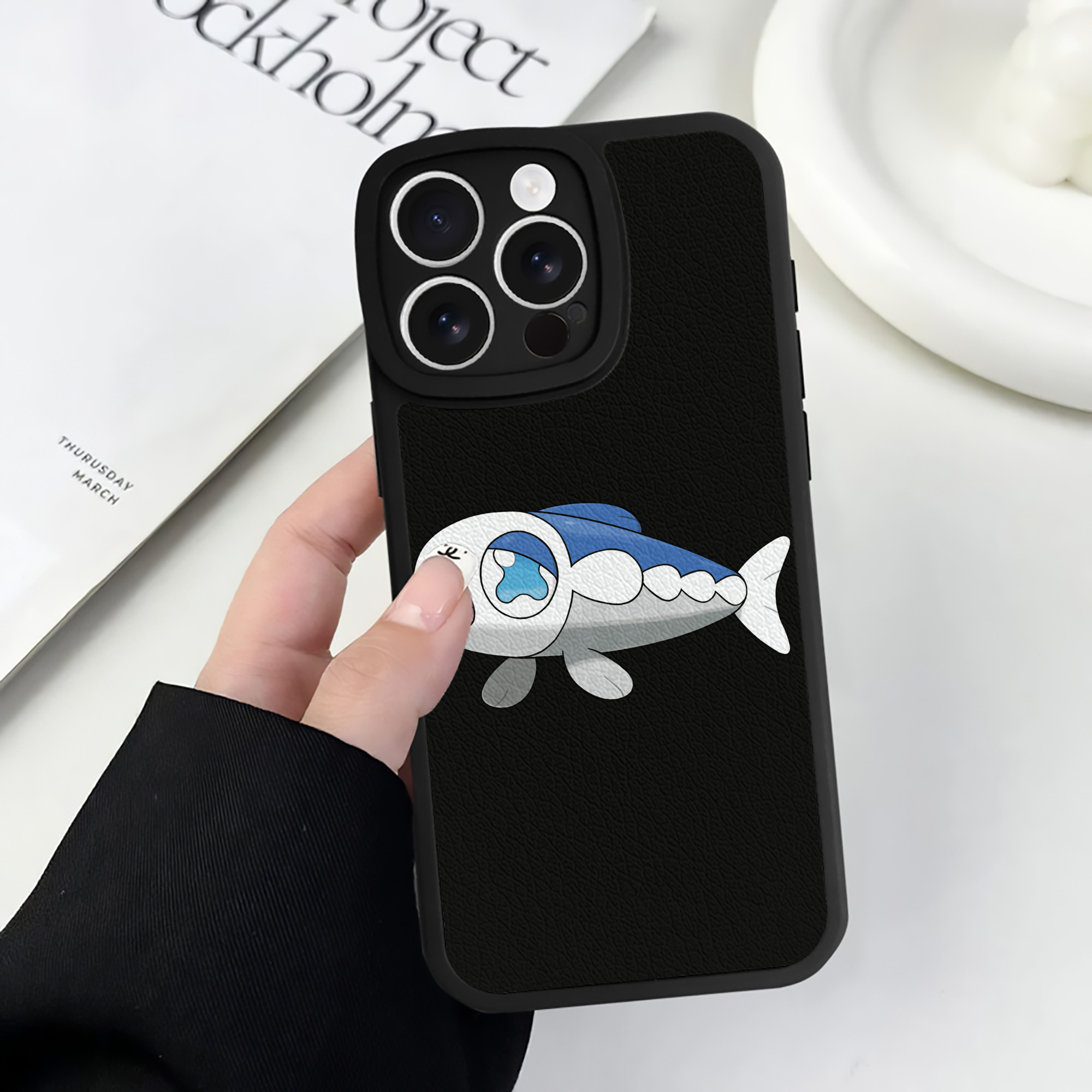 （画像用） ポケットモンスター Pokémon 【iPhone 16シリーズ対応】シリコンスマホケース（レザー調） 材質：シリコン